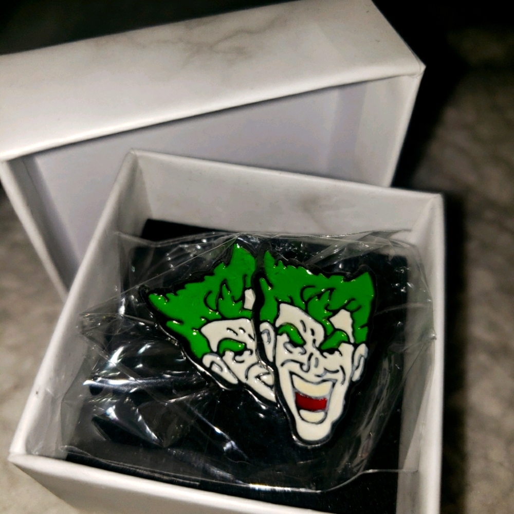 Joker cuff links
